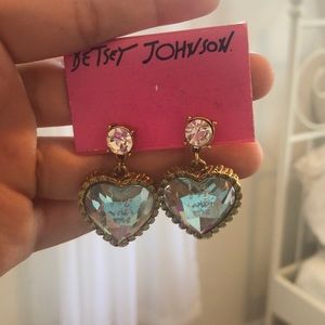 Beautiful Betsey Johnson Heart Earrings 💓